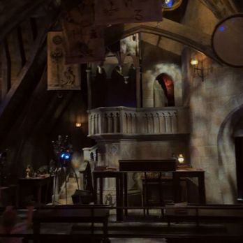Hog's Head - Pubs Near Me - Universal City, California