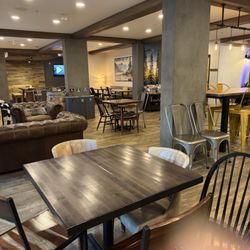 Canalta Lodge - Lobby seating.