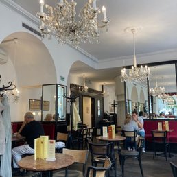 Cafe Dommeyer aka konditorei oberlaa Cafe Dommeyer aka konditorei oberlaa