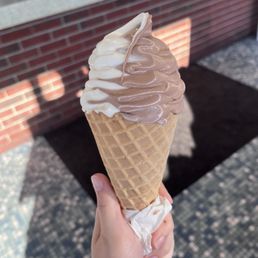 Swirled waffle cone