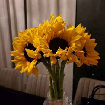 Smith and Webster - Beautiful, real sunflowers. - Southern Near Me - Miami, Florida Smith and Webster - Beautiful, real sunflowers. - Southern Near Me - Miami, Florida