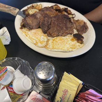 Snappy’s Bar And Grille - a plate of food - Pubs Near Me - Bridgeville, Delaware