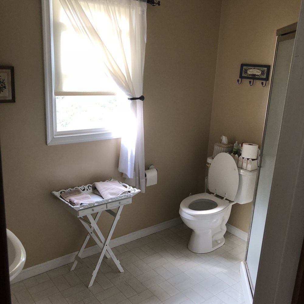 Arbogast Inn - Bathroom - Bed & Breakfast Near Me - Monterey, Virginia Arbogast Inn - Bathroom - Bed & Breakfast Near Me - Monterey, Virginia