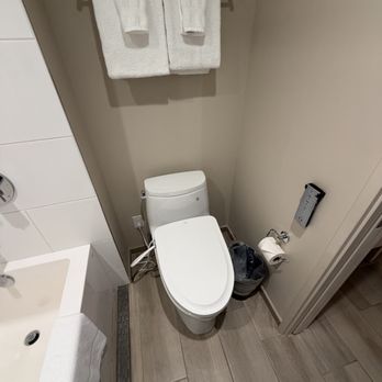 Sheraton Waikiki Beach Resort - bidet - Hotels Near Me - Honolulu, Hawaii Sheraton Waikiki Beach Resort - bidet - Hotels Near Me - Honolulu, Hawaii