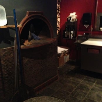 R Public House - Brick oven pizza - Beer Bar Near Me - Chicago, Illinois
