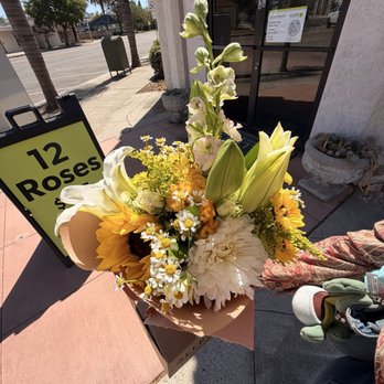 Allen's Flowers & Plants - Escondido - Custom bouquet - Florists Near Me - Escondido, California Allen's Flowers & Plants - Escondido - Custom bouquet - Florists Near Me - Escondido, California