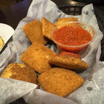 Kenny's Irish Pub - Toasted Ravioli - Comfort Food Near Me - Countryside, Illinois Kenny's Irish Pub - Toasted Ravioli - Comfort Food Near Me - Countryside, Illinois