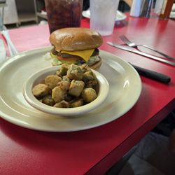 River Oaks Cafe - Cheeseburger and okra!