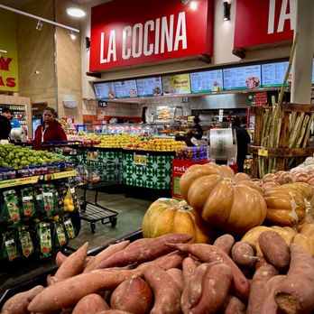 Vallarta Supermarkets - Authentic dishes made with love at La Cocina - where every bite brings home the flavors of Mexico at Vallarta Supermarkets! - Grocery Near Me - Canoga Park, California Vallarta Supermarkets - Authentic dishes made with love at La Cocina - where every bite brings home the flavors of Mexico at Vallarta Supermarkets! - Grocery Near Me - Canoga Park, California