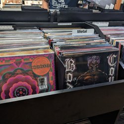 Memphis Music Records Tapes & Souvenirs - Memphis Music Records Tapes & Souvenirs