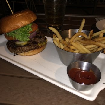 Earls Kitchen + Bar - Bigger Better Burger - New American Near Me - Miami, Florida Earls Kitchen + Bar - Bigger Better Burger - New American Near Me - Miami, Florida