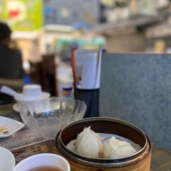 優點點心專門店 - Seating outside