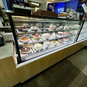 Paris Baguette - Display Case - Bakeries Near Me - Santa Clara, California Paris Baguette - Display Case - Bakeries Near Me - Santa Clara, California