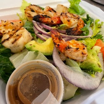 Kelly's Corner - grilled scallops (with grilled shrimp, avocado, and Romaine) - American Near Me - Brewster, New York