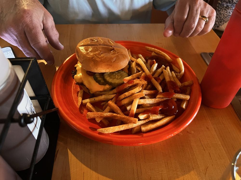 The Wooden Tie Cafe Logo