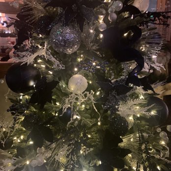 Ristorante Castello - Christmas decor - Italian Near Me - Blue Bell, Pennsylvania Ristorante Castello - Christmas decor - Italian Near Me - Blue Bell, Pennsylvania