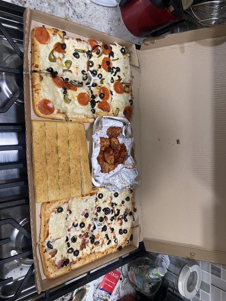 PIZZA HUT Updated October 2024 26 Photos & 62 Reviews 7065 W Ann