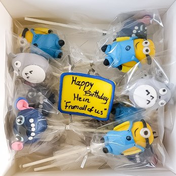 Glitzy Desserts - Super Cute Cake Pops by Gina "Glitzy Desserts" - Cupcakes Near Me