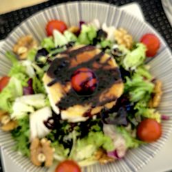 Puerto Rico Bar - Salad wirth walnuts, goat cheese and Sherry dresding