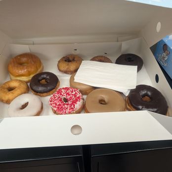 Randy's Donuts - Donuts - Donuts Near Me - Inglewood, California