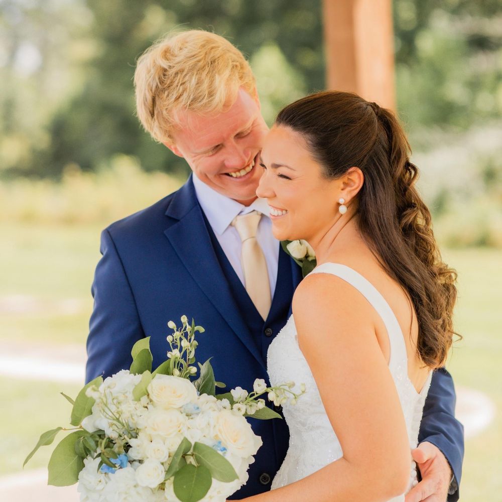 The Blushing Bride Logo