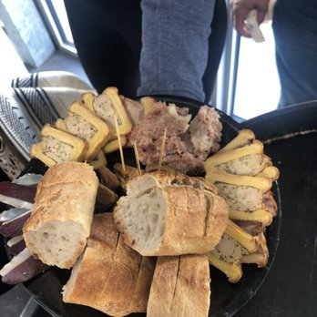 Les Halles de Bacalan - Duck plate - Public Markets Near Me - Bordeaux, 33