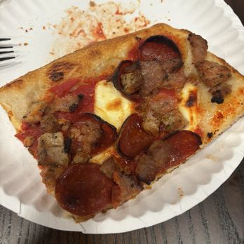 Williamsburg Pizza - Lo mezzo - corner piece - Pizza Near Me - Omaha, Nebraska Williamsburg Pizza - Lo mezzo - corner piece - Pizza Near Me - Omaha, Nebraska