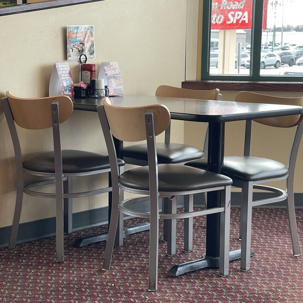 Eat'n Park - Window seating - American Near Me - Warren, Ohio