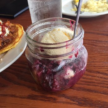 Limestone Grille - Amazing Blackberry cobbler - American Near Me - Mt Vernon, Kentucky