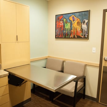 Wright Animal Hospital - Exam room - Veterinarians Near Me - Des Plaines, Illinois Wright Animal Hospital - Exam room - Veterinarians Near Me - Des Plaines, Illinois