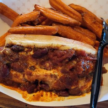 Intuition Ale Works - Chilly dog and sweet potato fries - Breweries Near Me - Jacksonville, Florida