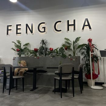 Feng Cha - more seating options in front of order/pick up counter - Bubble Tea Near Me - Riverside, California