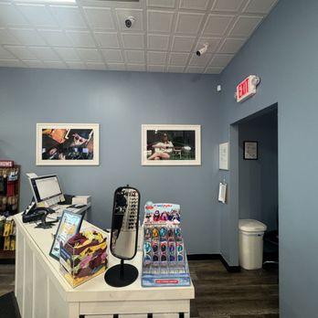 Select Shades - The interior of Select Shades Sunglass Outlet in Nashville, TN at the Tanger Outlets near Antioch. Find your sunglasses here. - Sunglasses Near Me - Antioch, Tennessee
