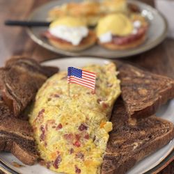 Fresh - Downtown Omelette, no cheese.