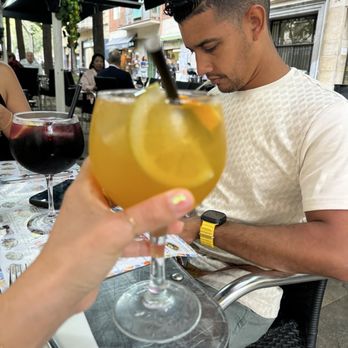 Restaurant Gaudeix Barcelona - White sangria - Spanish Near Me - Barcelona, B