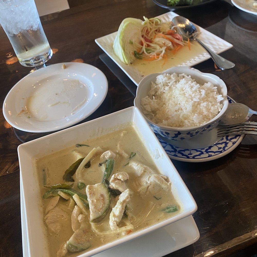 Eggplants Thai Cuisine - Green curry with chicken, papaya salad no peanuts - Thai Near Me - Temecula, California Eggplants Thai Cuisine - Green curry with chicken, papaya salad no peanuts - Thai Near Me - Temecula, California