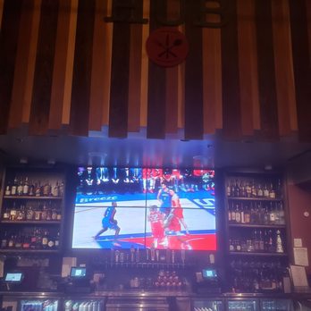 The Hub Eats & Drinks - Games go big and loud! - American Near Me - Sacramento, California