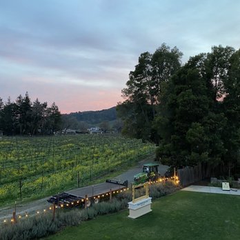 The Setting Inn - Courtyard - Hotels Near Me - Napa, California