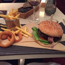 Classic burger with cheese Classic burger with cheese