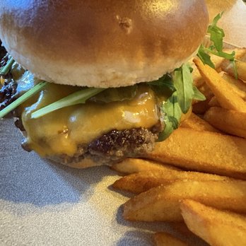Stiegl-Keller - Cheeseburger - Austrian Near Me - Salzburg, 5 Stiegl-Keller - Cheeseburger - Austrian Near Me - Salzburg, 5