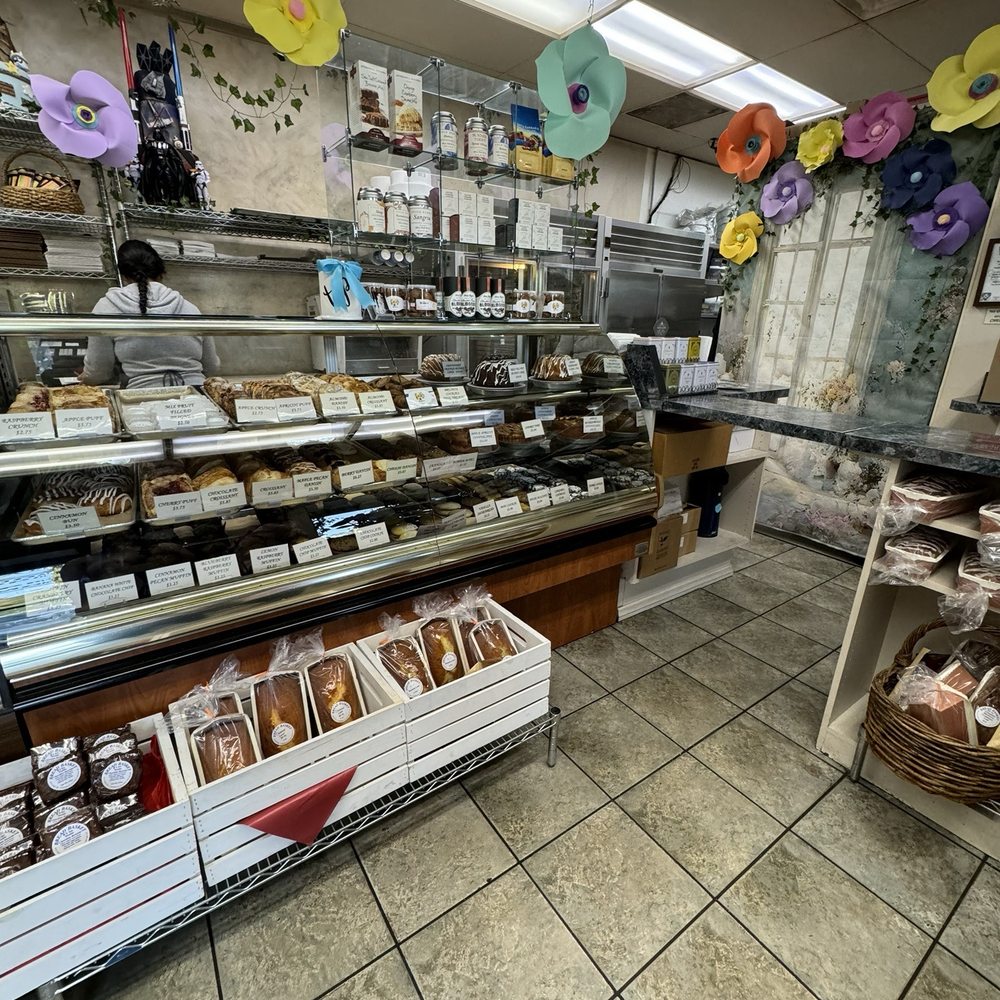 Bread Basket Cake Company - Pastries - Delis Near Me - Camarillo, California Bread Basket Cake Company - Pastries - Delis Near Me - Camarillo, California