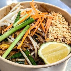 Sticky Rice - Chicken Pad Thai