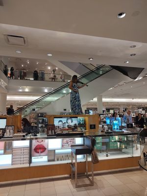 Neiman Marcus by null