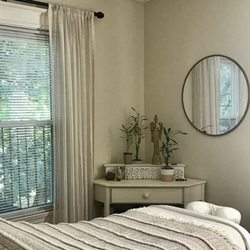 Boston Massage Reiki Services, Lisa Bedoya LMT - Treatment room