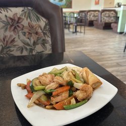 Pho Lan - Cashew Shrimp Lunch Plate
