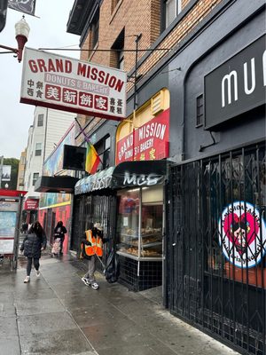 Grand Mission Donuts & Bakery by null