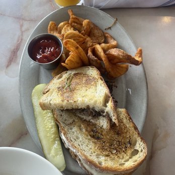 The Promenade Cafe - Grilled cheese with short ribs - Cafes Near Me - Long Beach, California The Promenade Cafe - Grilled cheese with short ribs - Cafes Near Me - Long Beach, California