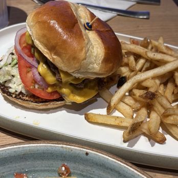 Dave & Buster's Ala Moana - All American Smash burger - Arcades Near Me - Honolulu, Hawaii