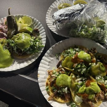 Tacos El May - 6 tacos totale dos de tripa dos de suadero dos de asada - Street Vendors Near Me - Westminster, California Tacos El May - 6 tacos totale dos de tripa dos de suadero dos de asada - Street Vendors Near Me - Westminster, California