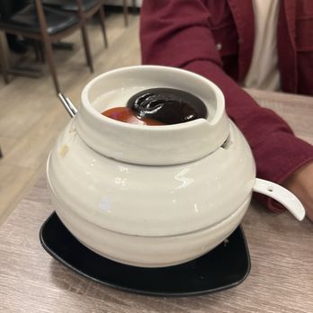 Pho Flavor - Stackable bowls- sriracha and hoisin on top - Vietnamese Near Me - Garden Grove, California